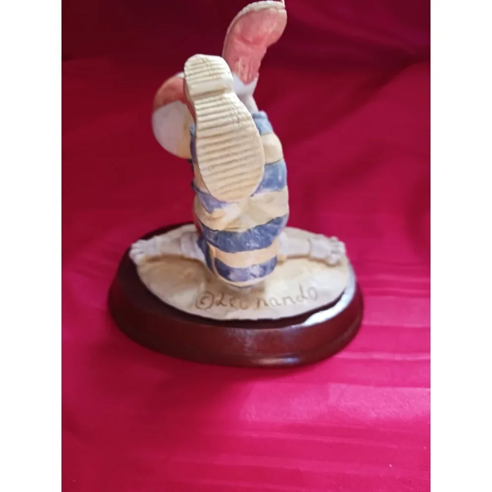 Leonardo Vtg performance clown figurine 